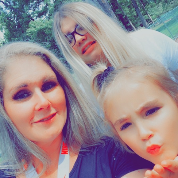 Meet your Posher, Megan - Picture 3 of 3